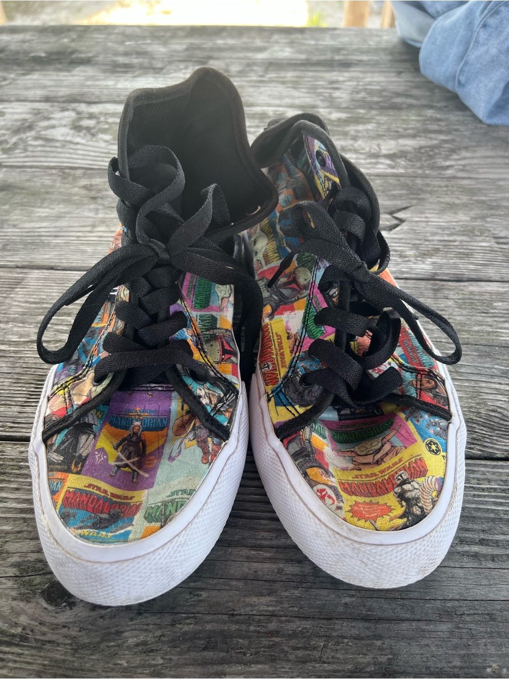 Mens 9 Multi-Color Comic Print Lace-Up Sneakers like new D+C SKATEBOARD